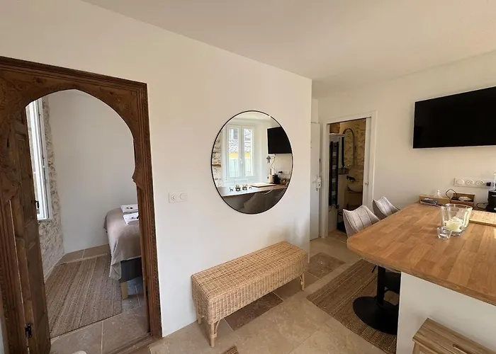 Apartman Le Cosy Revely, 2 Pieces Sur Les Remparts , Climatise