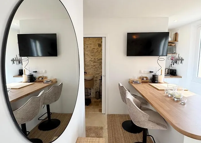 Le Cosy Revely, 2 Pieces Sur Les Remparts , Climatise Apartman *