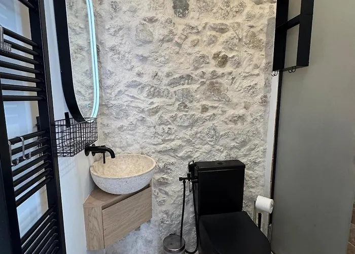 Le Cosy Revely, 2 Pieces Sur Les Remparts , Climatise Apartman