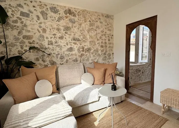 Apartman Le Cosy Revely, 2 Pieces Sur Les Remparts , Climatise *