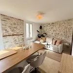 Le Cosy Revely, 2 Pieces Sur Les Remparts , Climatise Апартаменти *