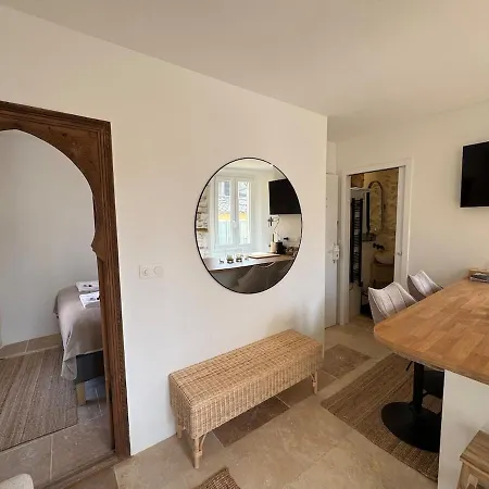 아파트 Le Cosy Revely, 2 Pieces Sur Les Remparts , Climatise