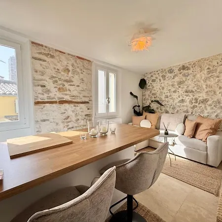 Le Cosy Revely, 2 Pieces Sur Les Remparts , Climatise Апартаменти *