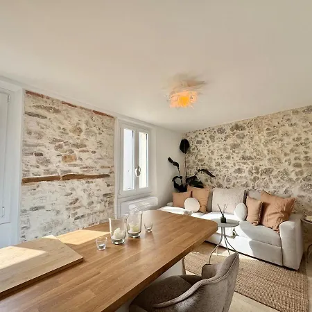 Апартаменти Le Cosy Revely, 2 Pieces Sur Les Remparts , Climatise